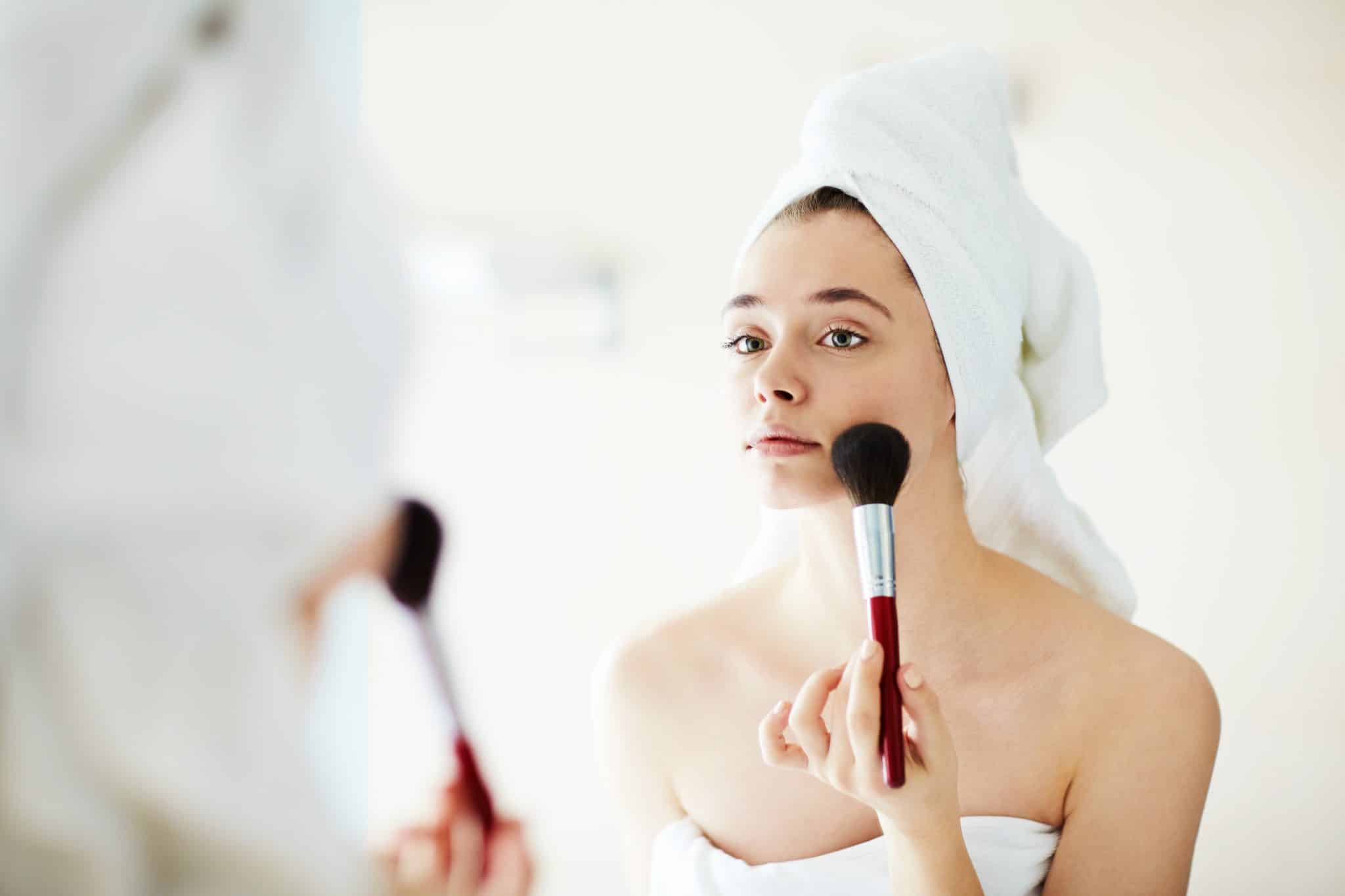 Comment choisir les maquillages adaptés à votre teint, à vos yeux et à vos lèvres ?